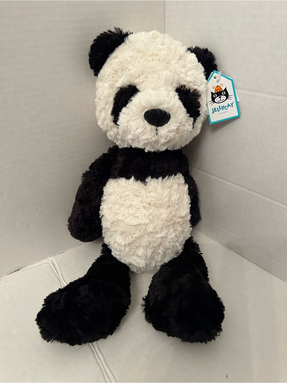 Jellycat Mumbles Panda Soft and
Cuddly Plush Rare New w/ Tags
NWT Retired